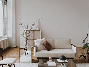 Meble wypoczynkowe w duchu minimalizmu – prostota formy i ergonomiczny design